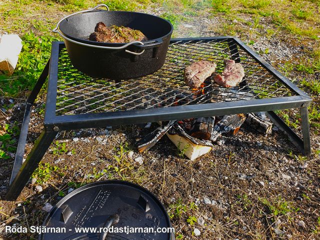 Coghlan s Heavy Duty Camp Grill